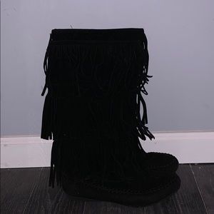 Black fringe boots
